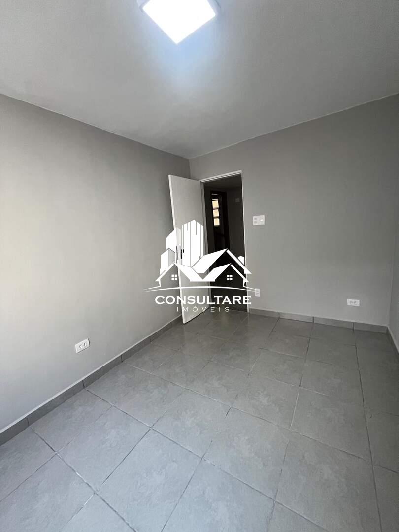 Casa para aluguel no bairro Boqueirão por 3.700,00: quarto terreo