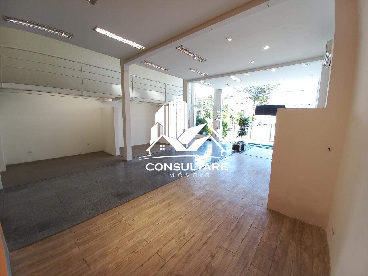 Loja para aluguel no bairro Embaré por 15.000,00: 