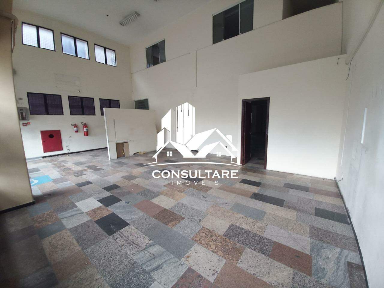 Loja para aluguel no bairro Embaré por 20.000,00: 