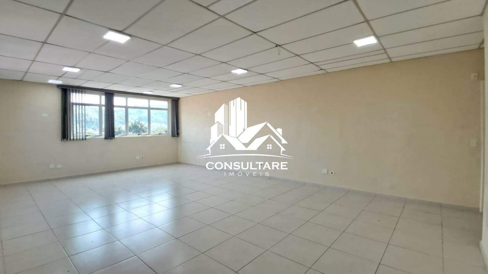 Sala comercial para aluguel no bairro Vila Mathias por 2.100,00: 
