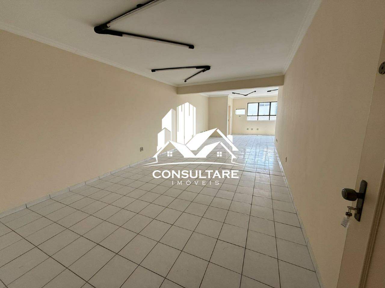 Sala comercial à venda no bairro Vila Mathias por 280.000,00: 