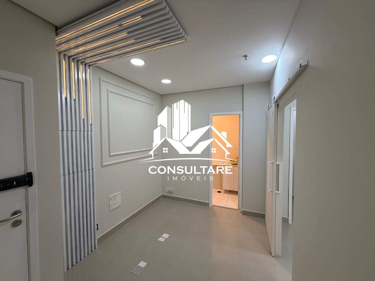 Sala comercial para aluguel no bairro Vila Mathias por 2.500,00: 