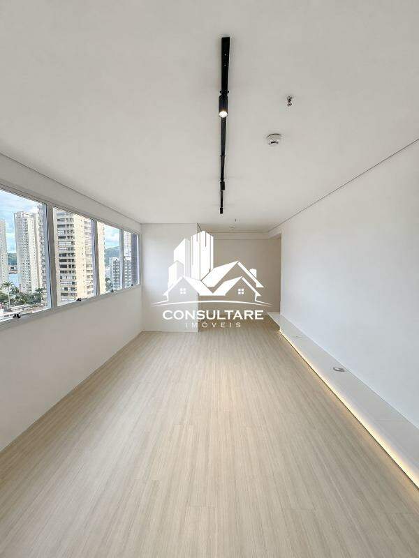 Sala comercial para aluguel no bairro Ponta da Praia por 3.200,00: 