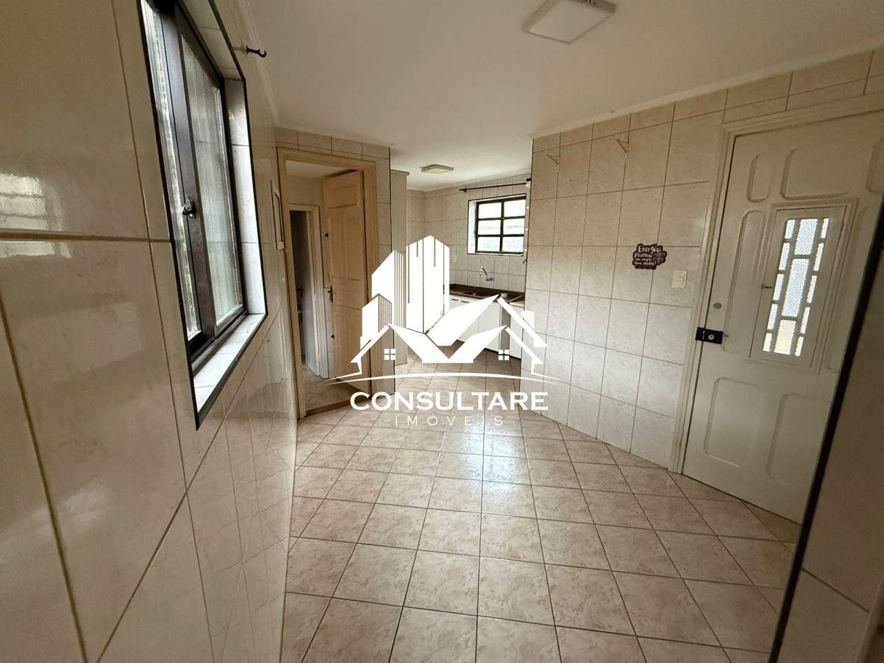Casa para aluguel no bairro Encruzilhada por 3.000,00: 