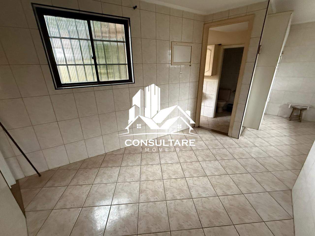 Casa para aluguel no bairro Encruzilhada por 3.000,00: 