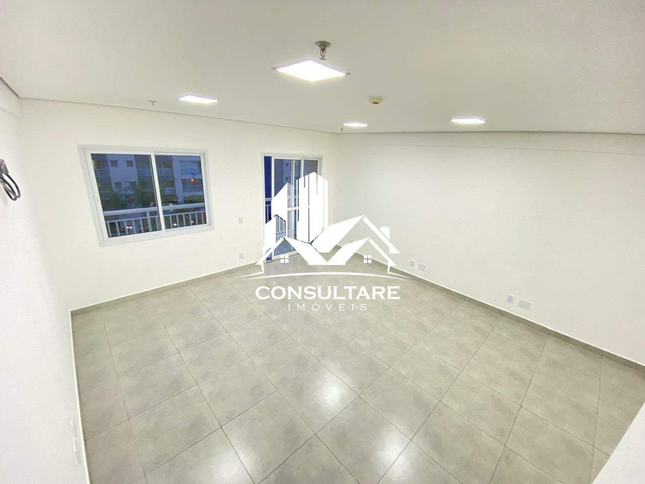 Sala comercial para aluguel no bairro Vila Mathias por 2.300,00: 