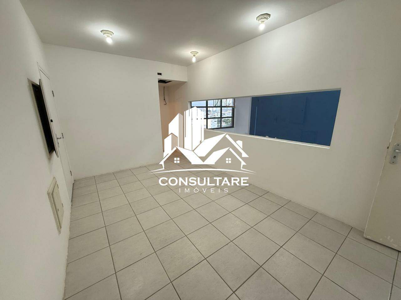 Sala comercial para aluguel no bairro Vila Mathias por 2.800,00: 