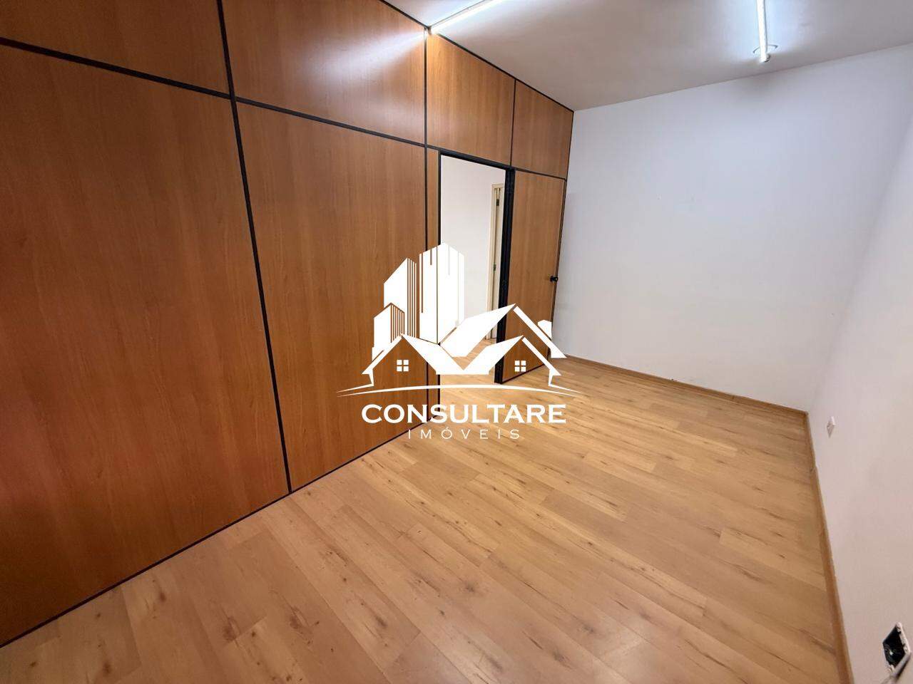 Sala comercial para aluguel no bairro Vila Mathias por 2.800,00: 