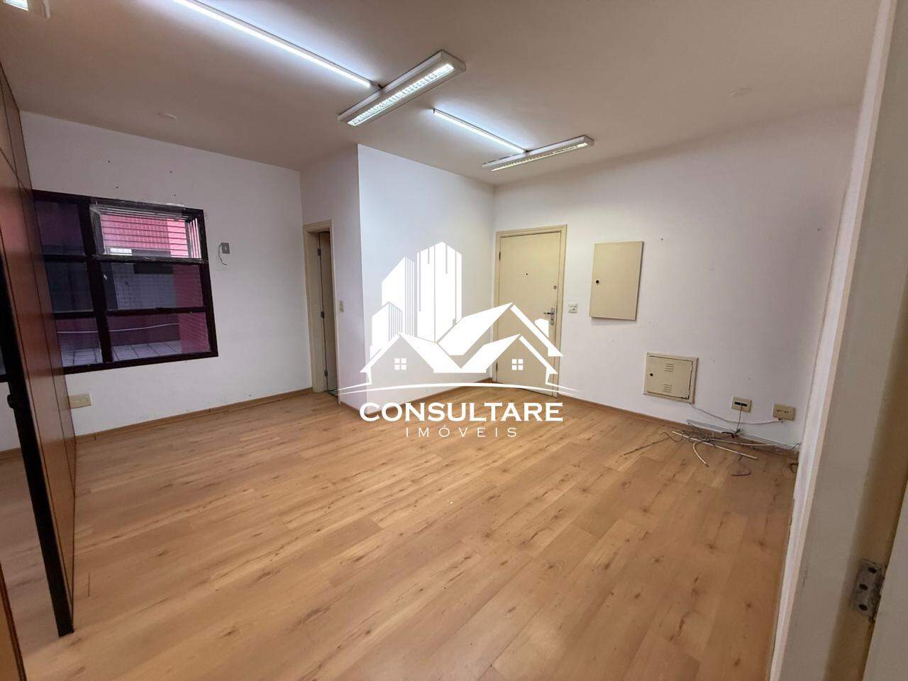 Sala comercial para aluguel no bairro Vila Mathias por 2.800,00: 