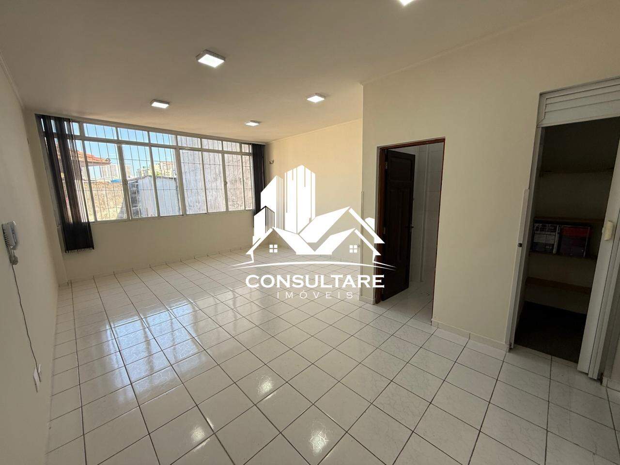 Sala comercial para aluguel no bairro Vila Mathias por 1.800,00: 