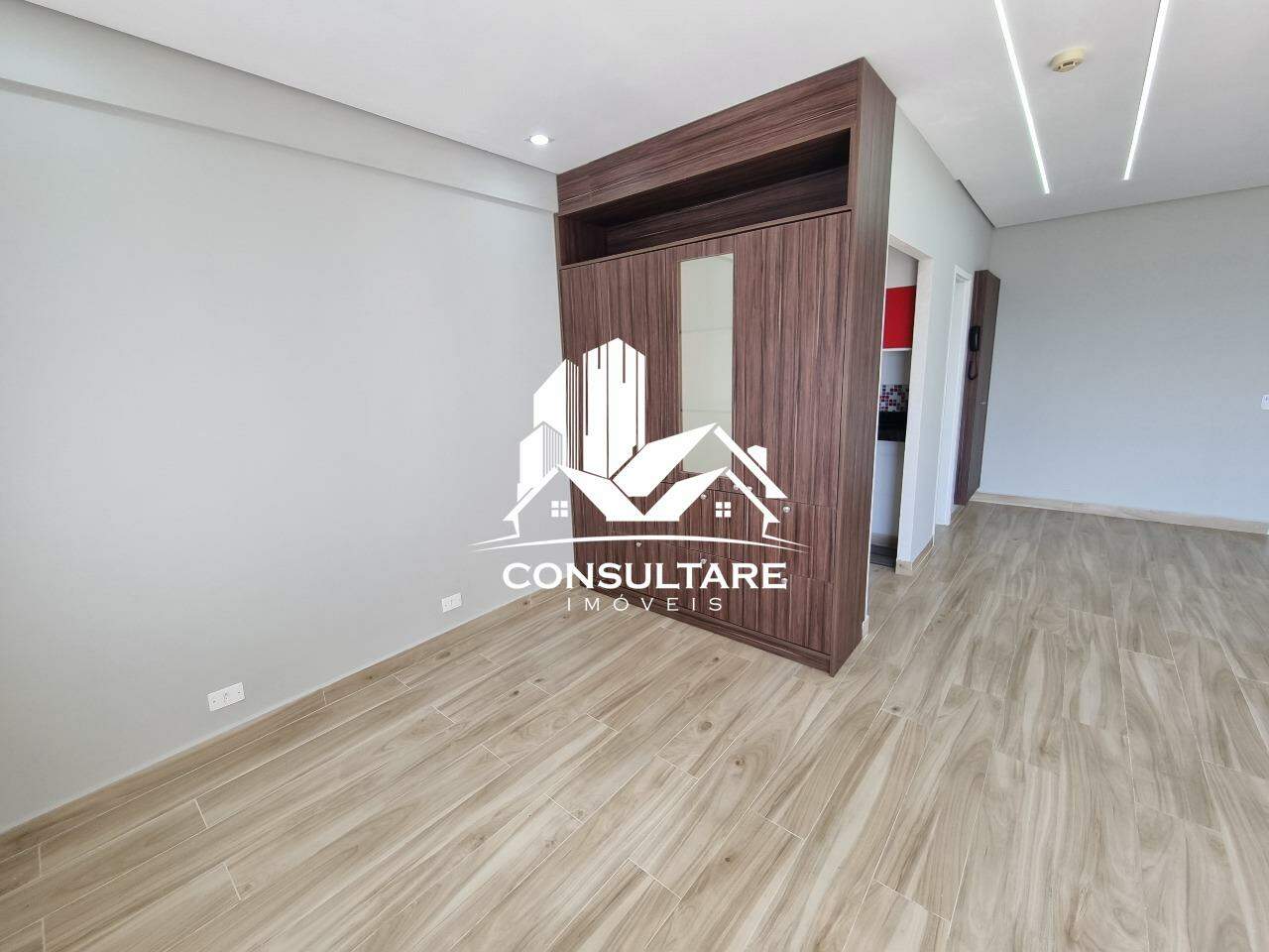 Sala comercial para aluguel no bairro Vila Mathias por 2.800,00: 