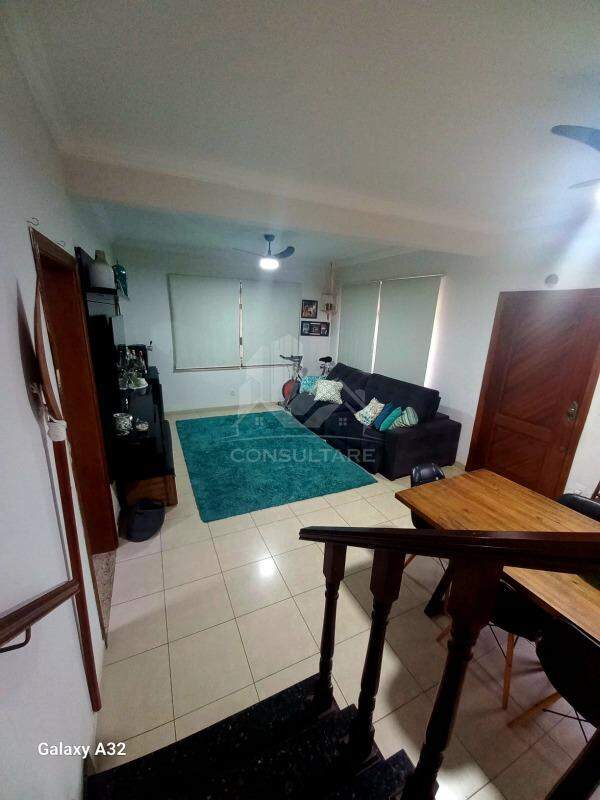 Casa à venda no bairro Ponta da Praia por 1.900.000,00: sala