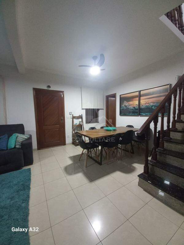 Casa à venda no bairro Ponta da Praia por 1.900.000,00: sala