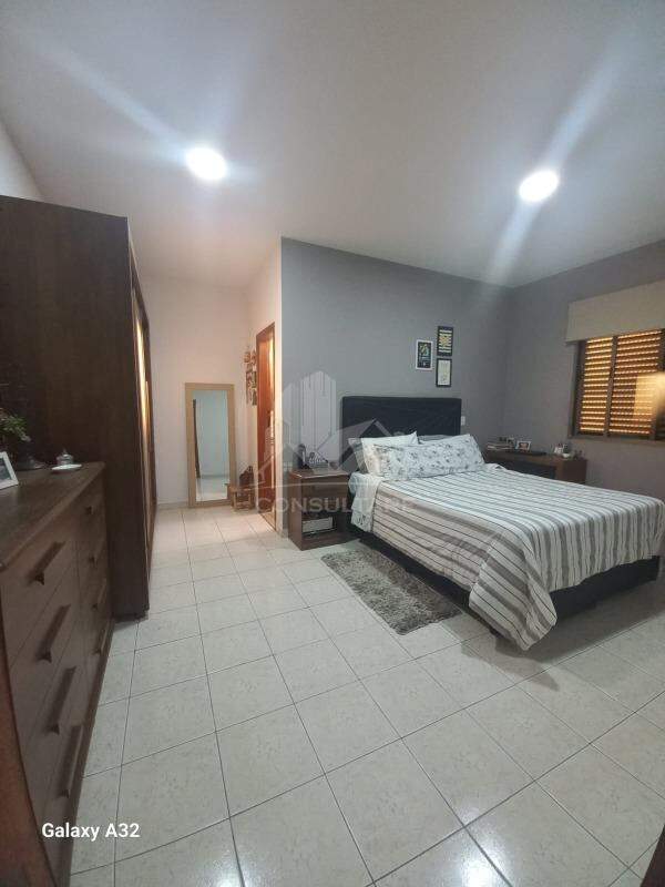 Casa à venda no bairro Ponta da Praia por 1.900.000,00: quarto