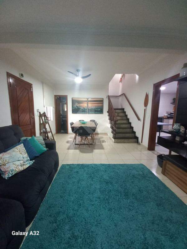 Casa à venda no bairro Ponta da Praia por 1.900.000,00: sala
