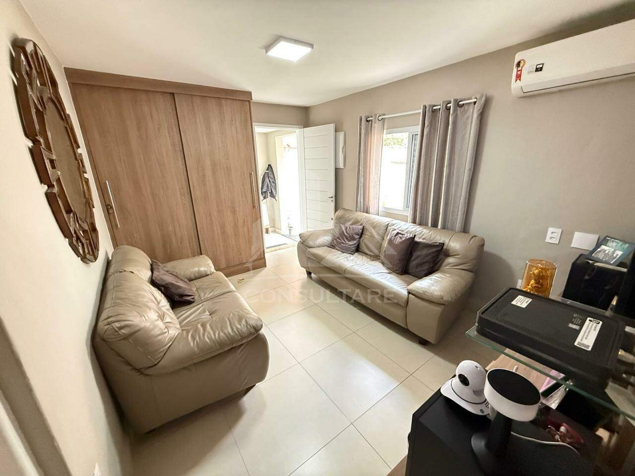 Casa para aluguel no bairro Ponta da Praia por 6.000,00: 