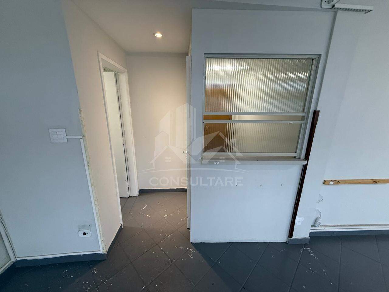 Sala comercial para aluguel no bairro Centro por 2.700,00: 