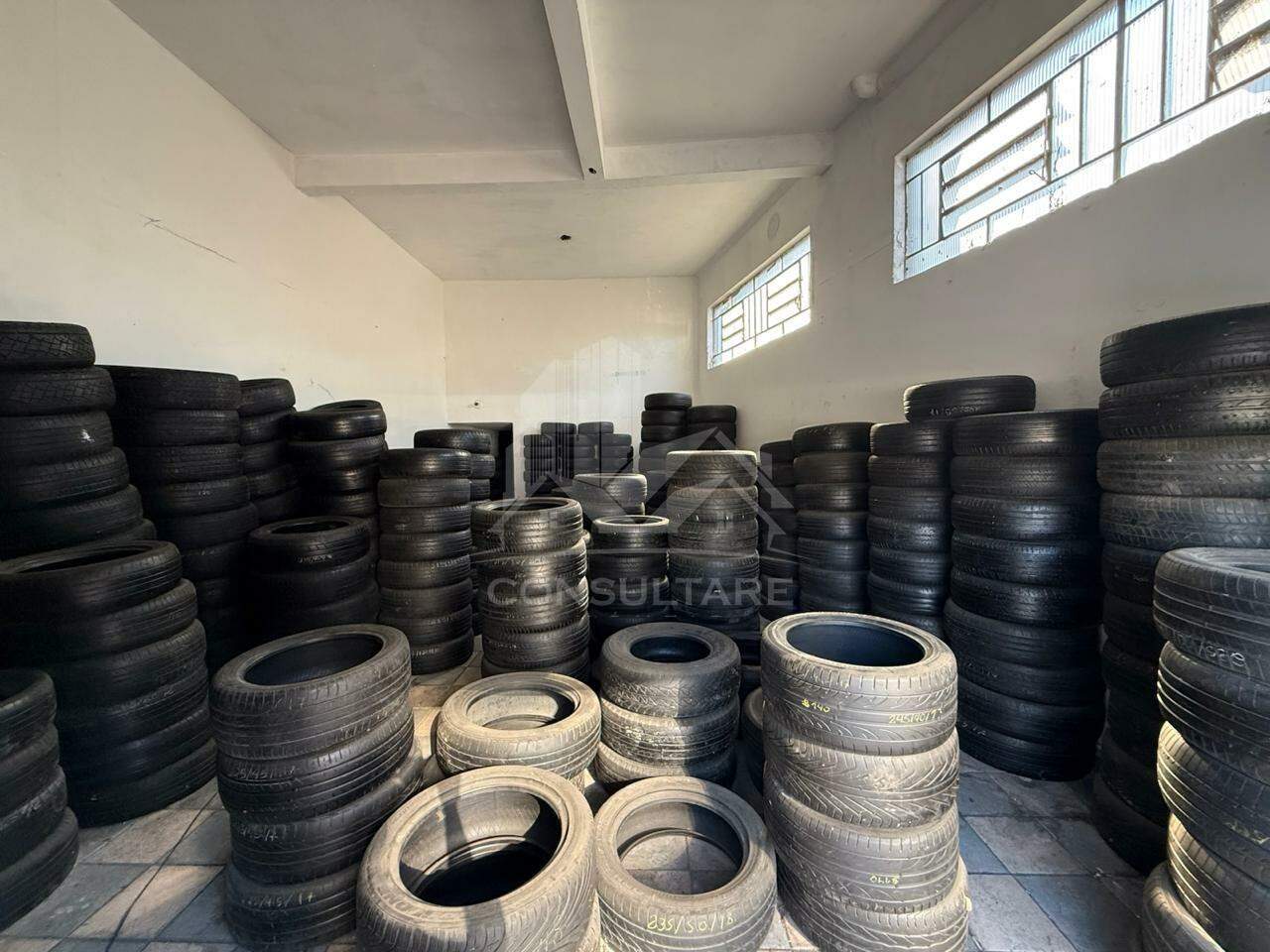 Prédio para aluguel no bairro Estuário por 8.000,00: 