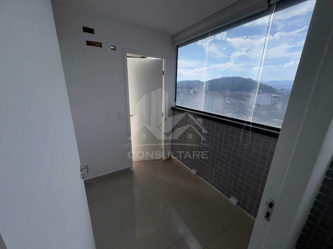 Sala comercial para aluguel no bairro Encruzilhada por 5.700,00: 