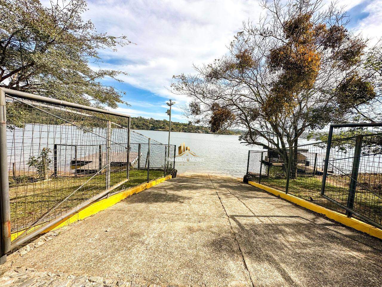 Lote à venda no CONDOMÍNIO ARRAIAL DO LAGO: 