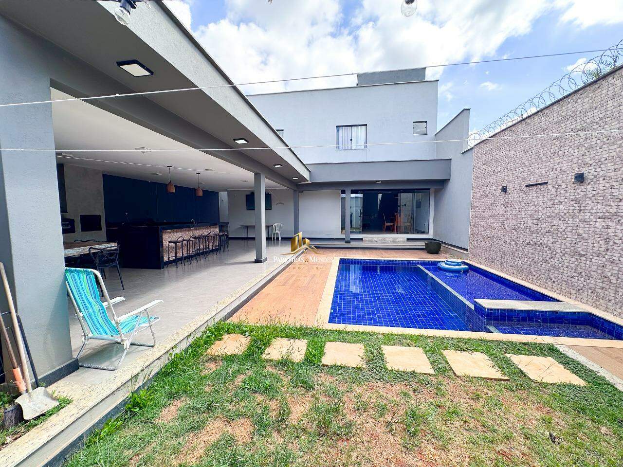Casa à venda no TROPICAL: 