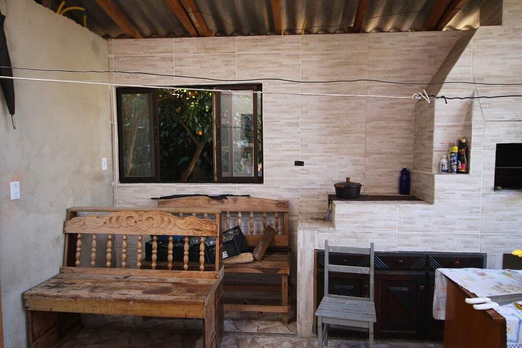 Casa de 3 quartos com 1 vaga de garagem coberta localizado no bairro Quississana