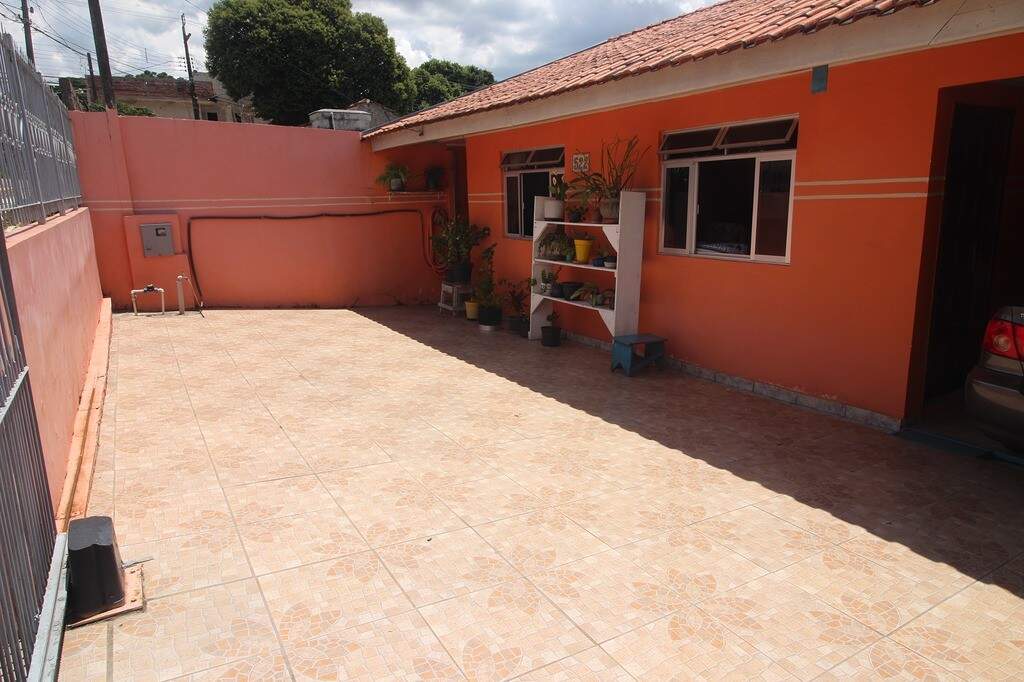 Casa com amplo espaço em terreno, de 3 quartos na Colônia Rio Grande.