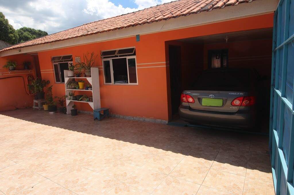 Casa com amplo espaço em terreno, de 3 quartos na Colônia Rio Grande.