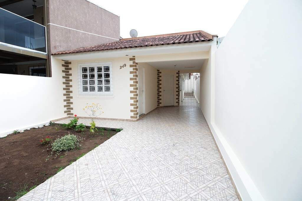 Casa de 2 quartos com quintal localizado no bairro Afonso Pena.