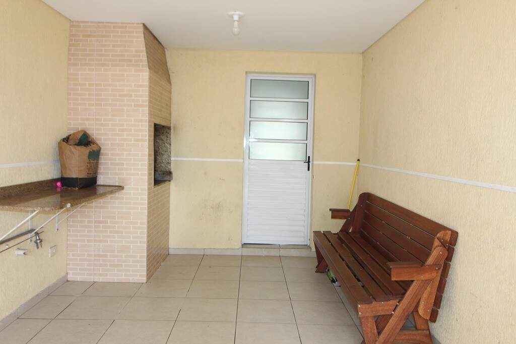 Encantador Sobrado tríplex à venda em condomínio com 4 quartos e terraço no Uberaba.