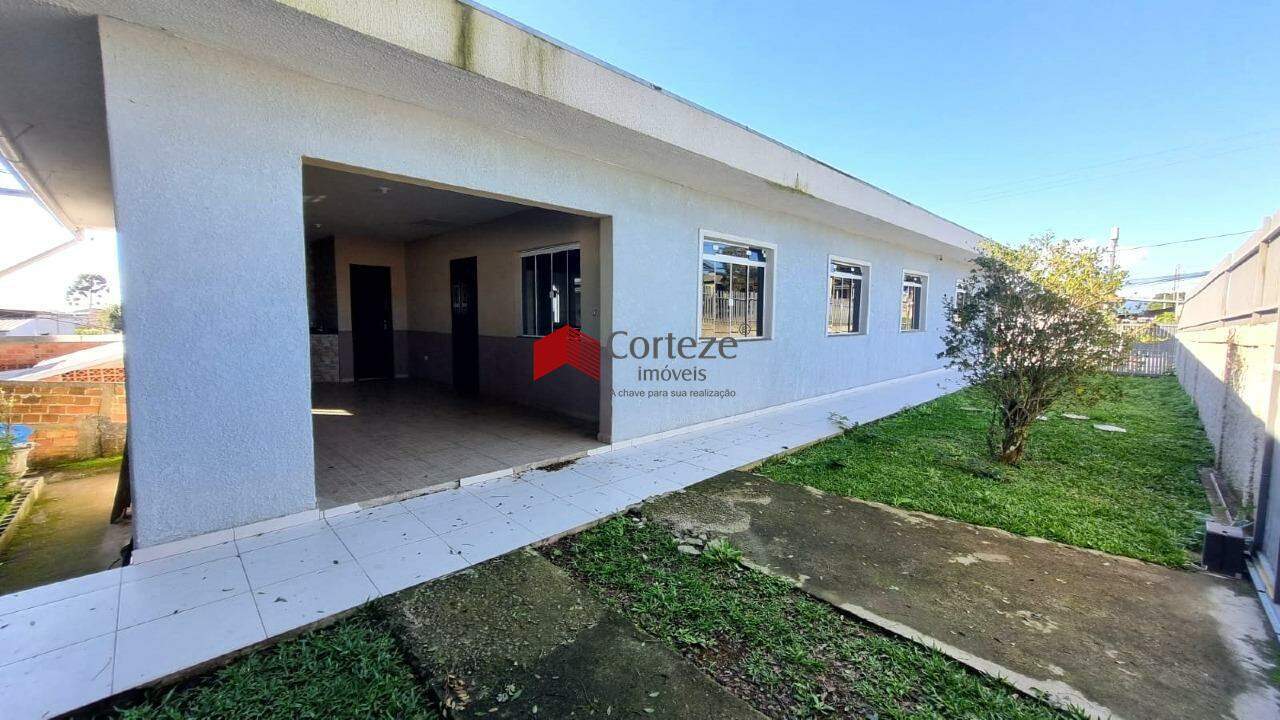 Casa para locação de 3 quartos sendo 1 suíte, localizada no bairro Borda do Campo.