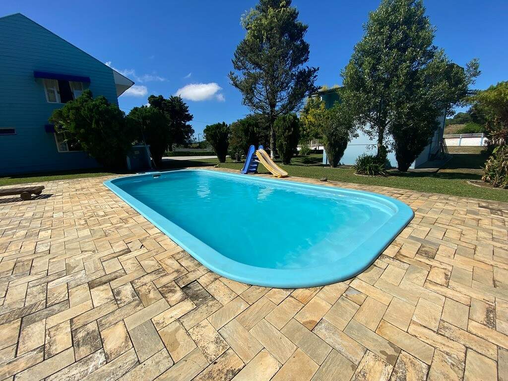Chácara à venda de 5.000m² com 2 casas, piscina com edícula, no Campo Largo da Roseira.