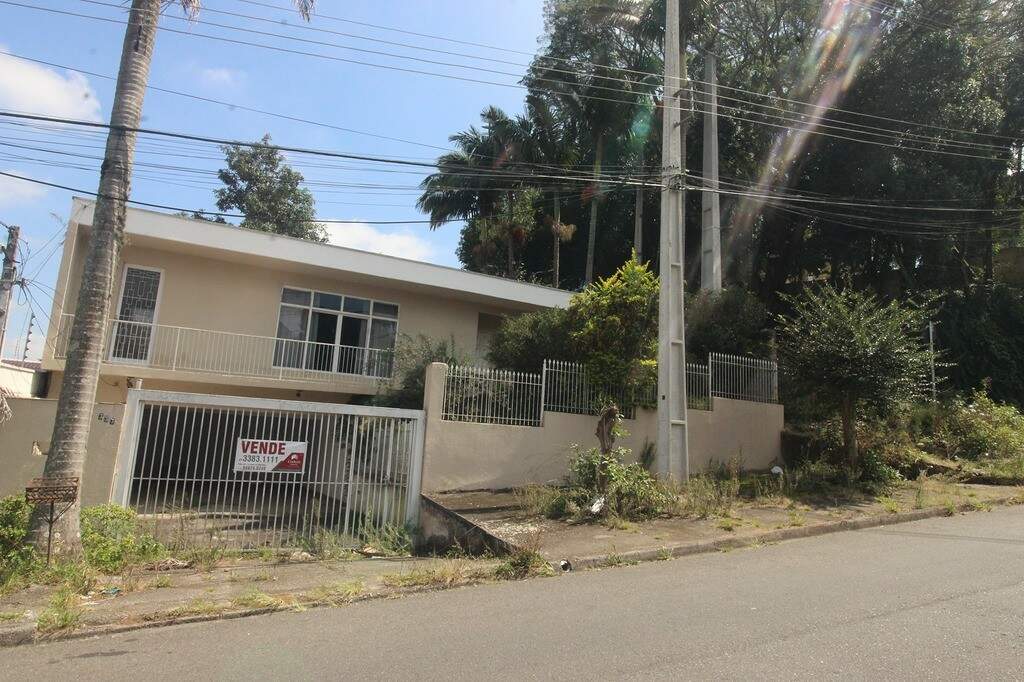 Casa de esquina à venda com 3 quartos no Ahú - Curitiba