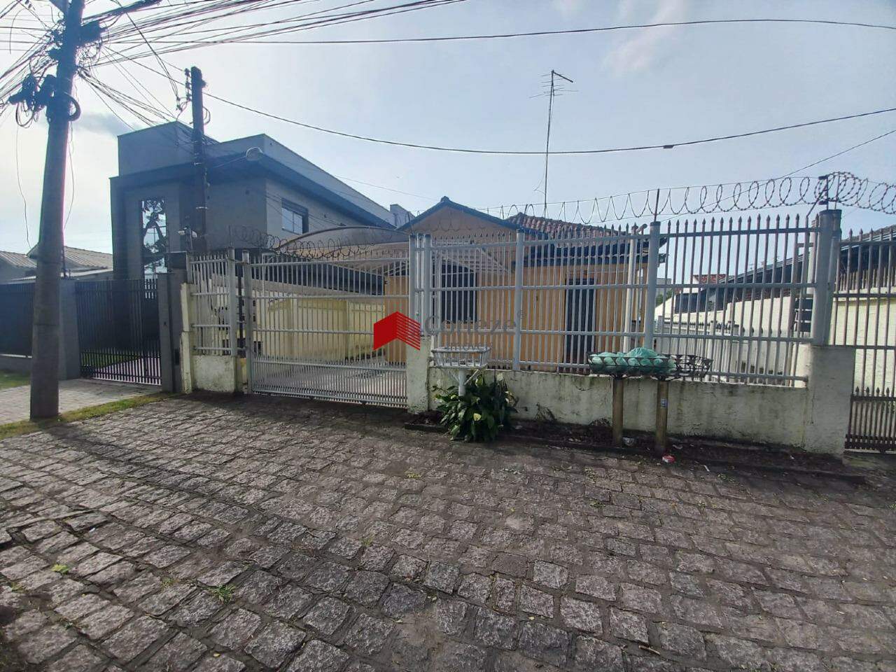 Casa com 120m² 3 quartos, para aluguel, no bairro Hauer em Curitiba