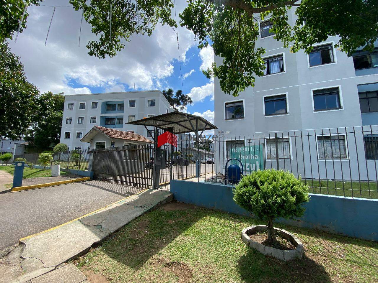 Apartamento localizado conjunto Residencial Gralha Azul com 2 quartos no Centro de São José dos Pinhais