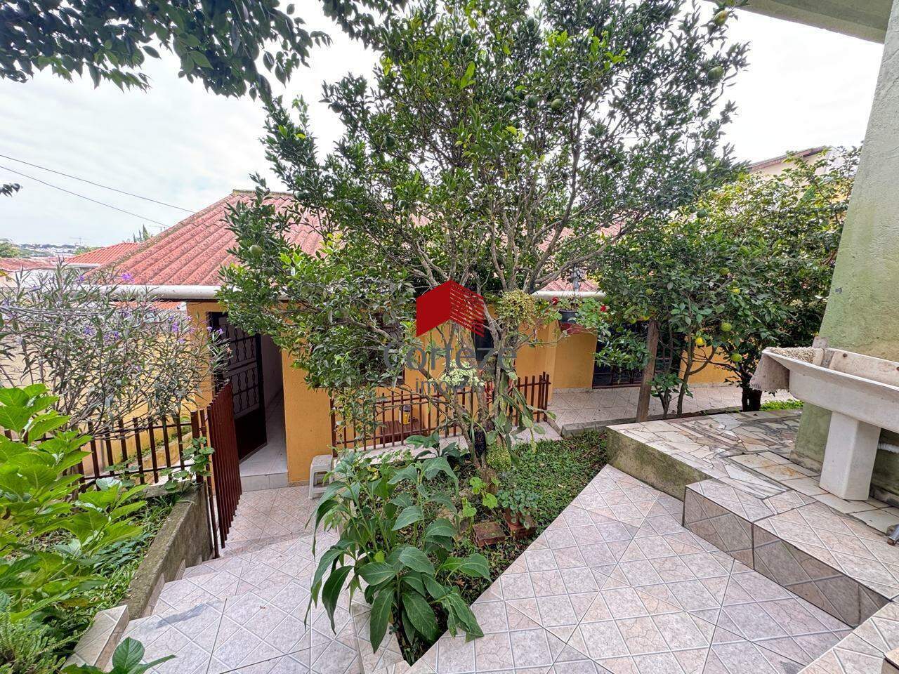 Casa com 74m² 2 quartos, para aluguel, no bairro Xaxim em Curitiba
