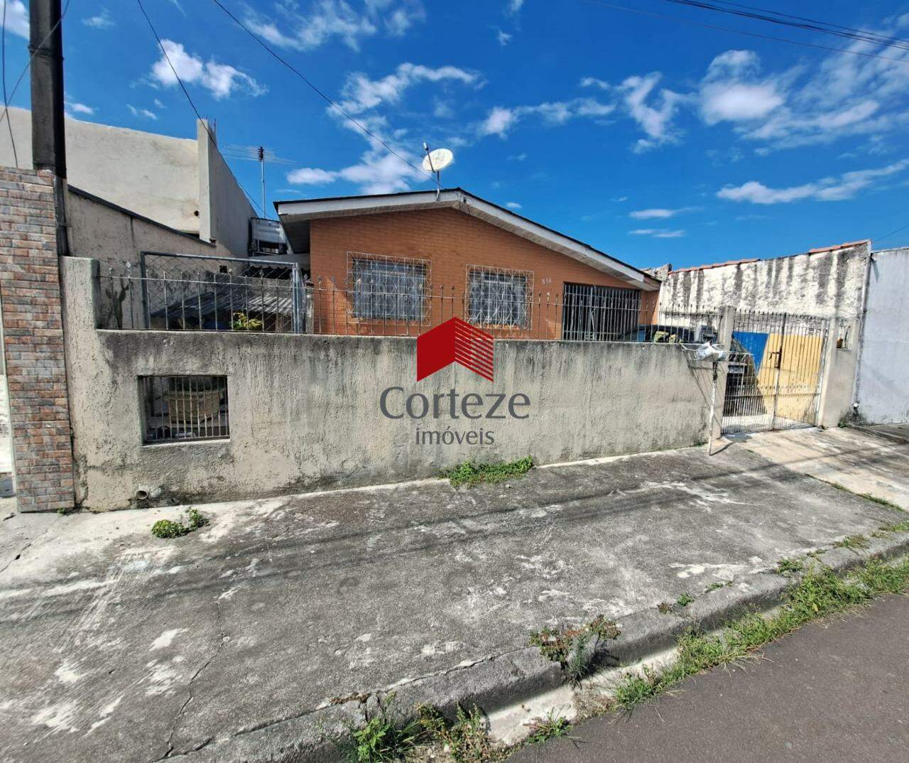 Casa com 149,5m² 4 quartos, à venda, no bairro Sítio Cercado em Curitiba