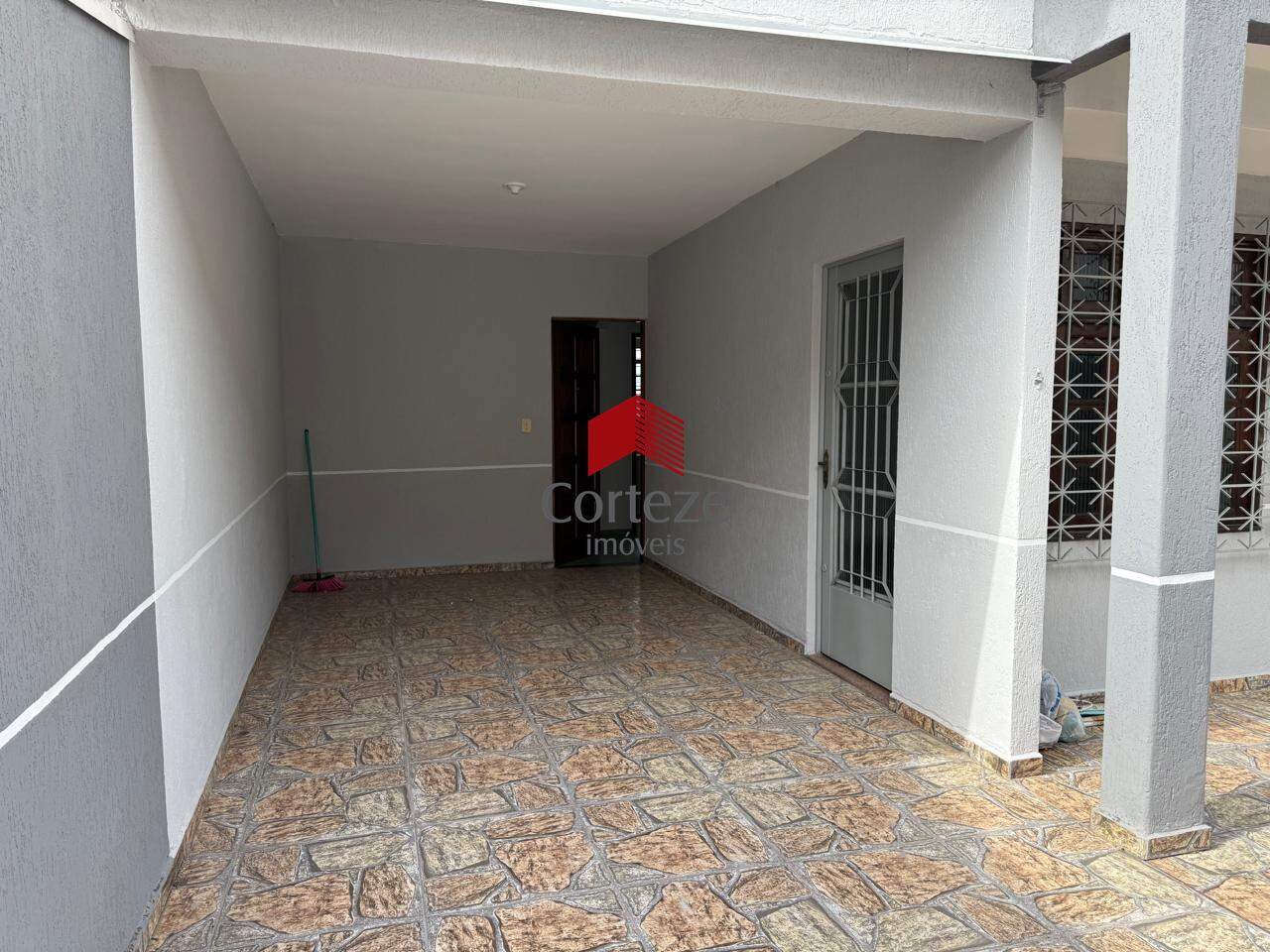 Sobrado para à venda no Cajuru em Curitiba - 21020: Garagem