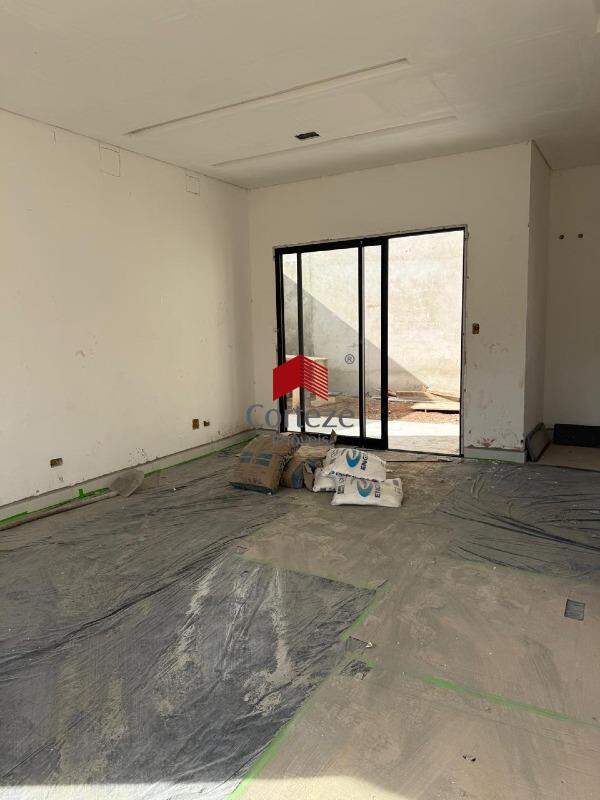 Sobrado para à venda no Xaxim em Curitiba - 21500: 