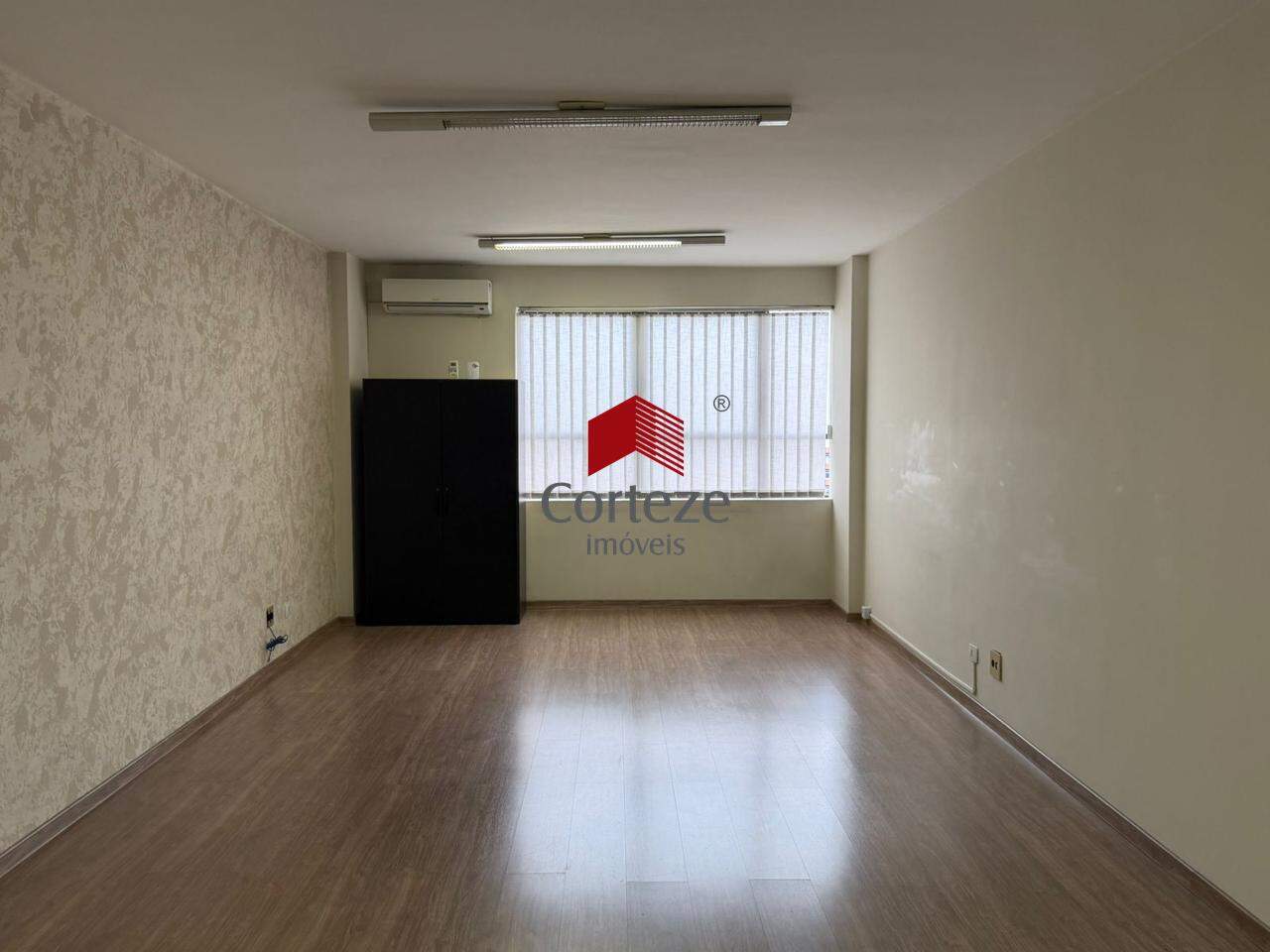 Sala / Conjunto para à venda no Centro em Curitiba - 21731: 