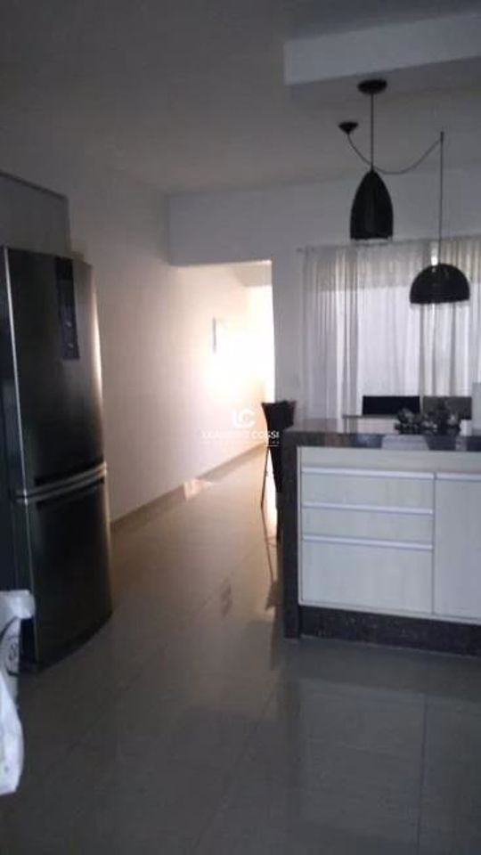 Casa de condomínio à venda no Jardim Guarujá: