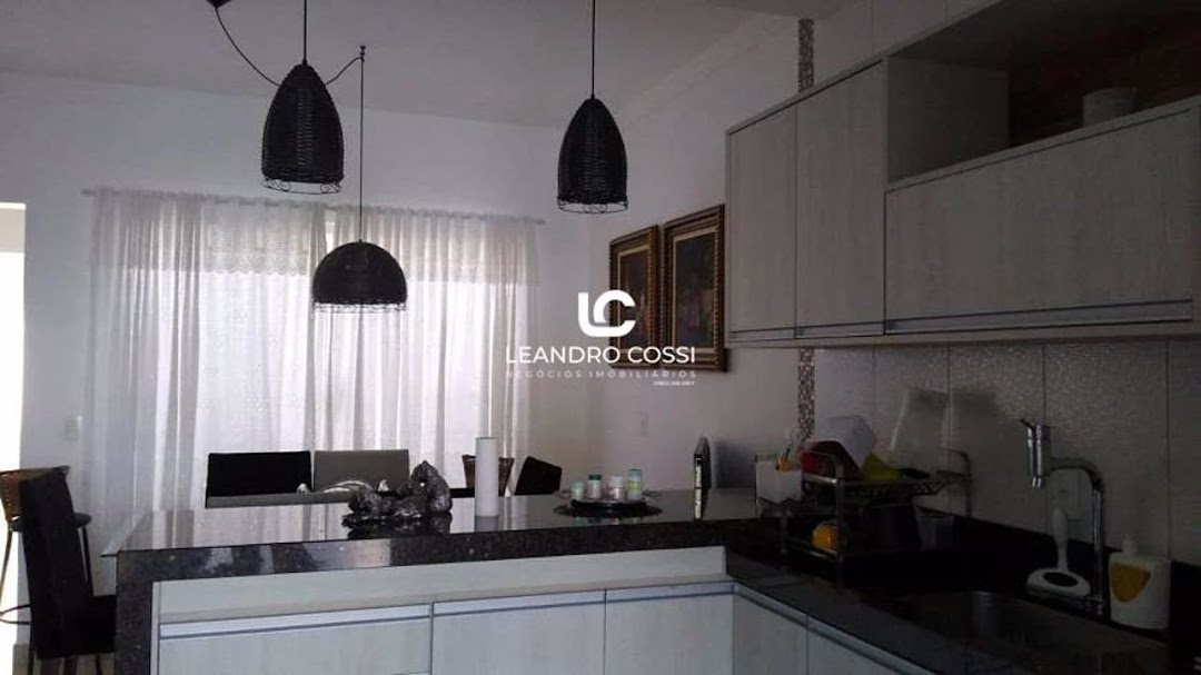 Casa de condomínio à venda no Jardim Guarujá: