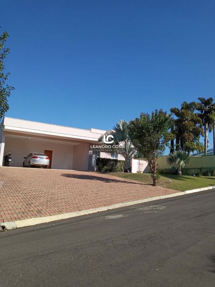 Casa de condomínio à venda no Condomínio Parque Village Castelo: