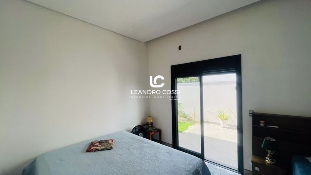 Casa de condomínio à venda no Jardim Guarujá: