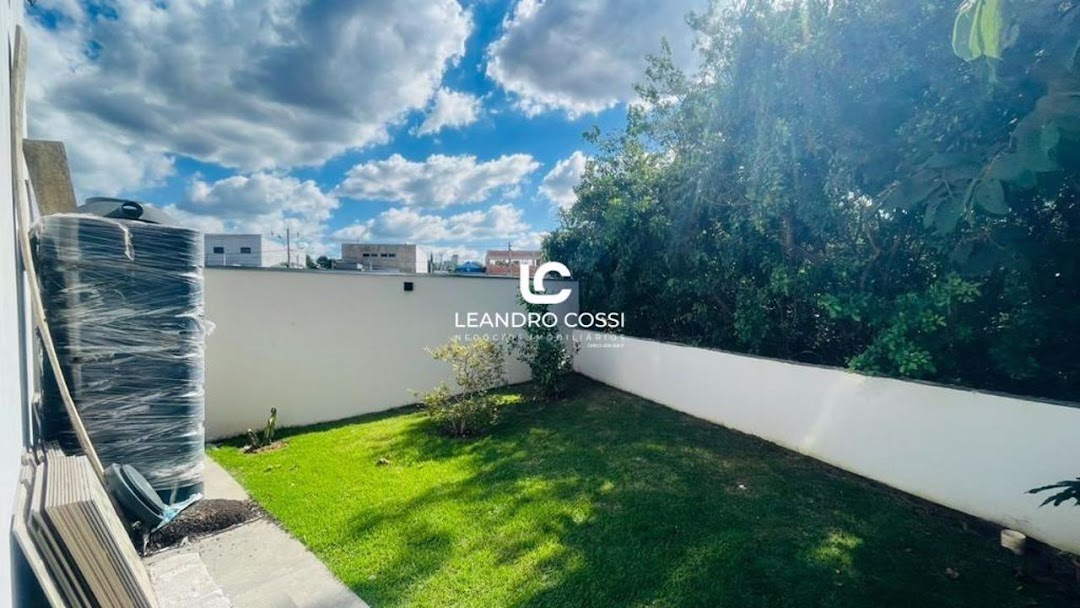 Casa de condomínio à venda no Jardim Guarujá: