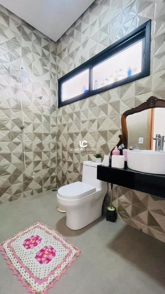 Casa de condomínio à venda no Jardim Guarujá: