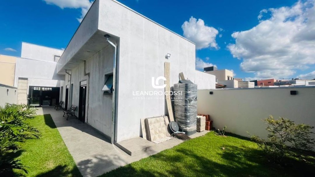 Casa de condomínio à venda no Jardim Guarujá: