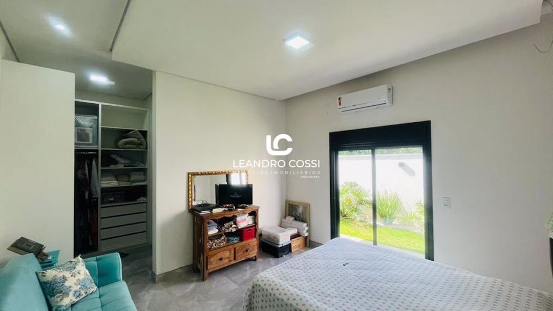 Casa de condomínio à venda no Jardim Guarujá: