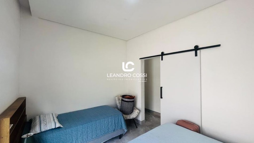 Casa de condomínio à venda no Jardim Guarujá: