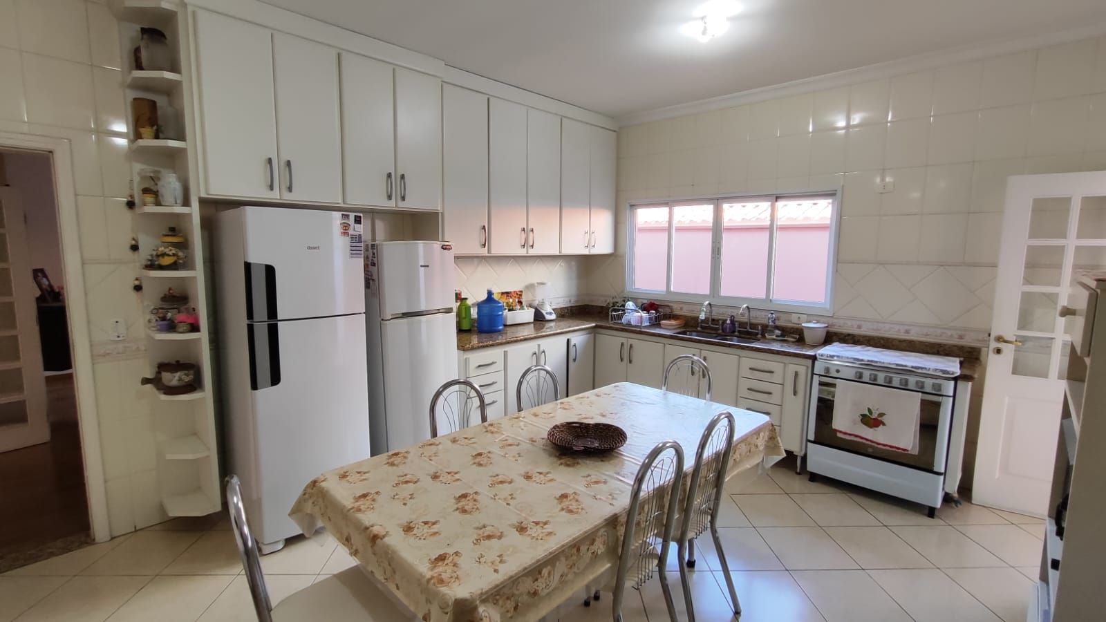 Casa de condomínio à venda no Condomínio Jardim Theodora: